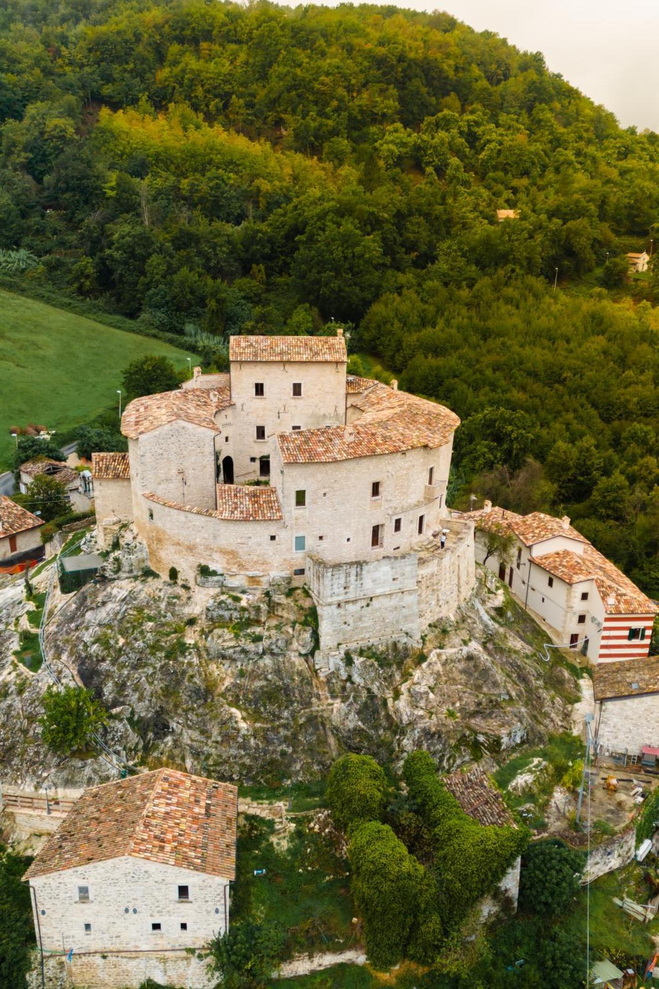 Castel Di Luco Hotel Acquasanta Terme Exterior photo